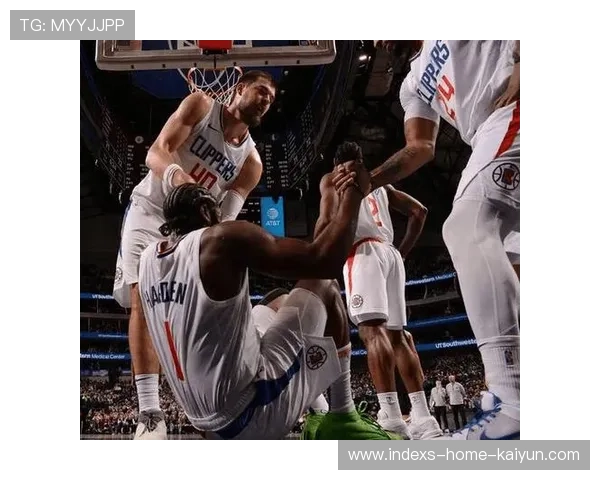 快船三巨头训练画面曝光：默契值高得吓人